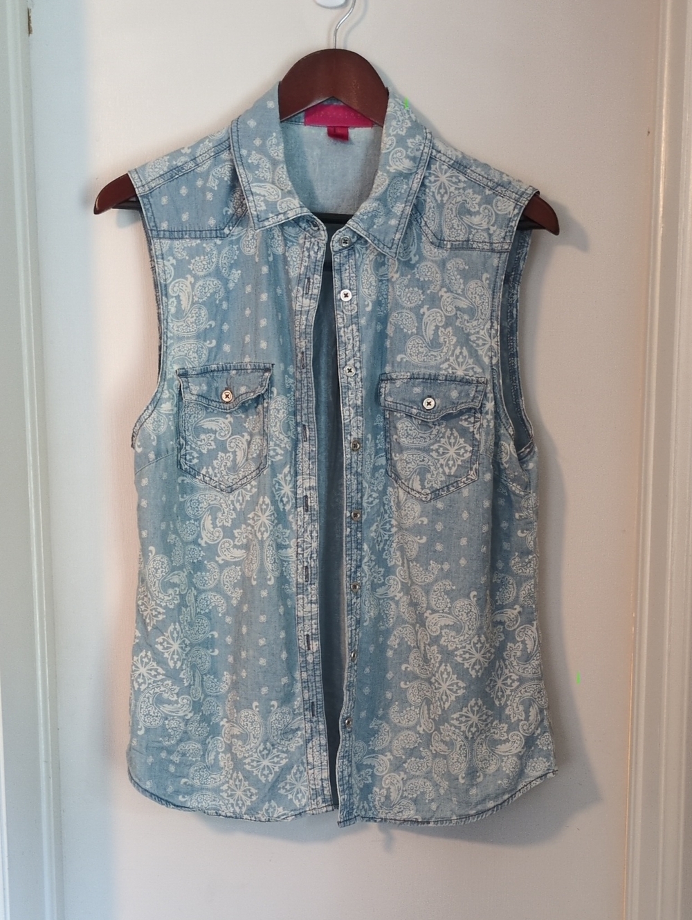 Paisley Sleeveless Shirt